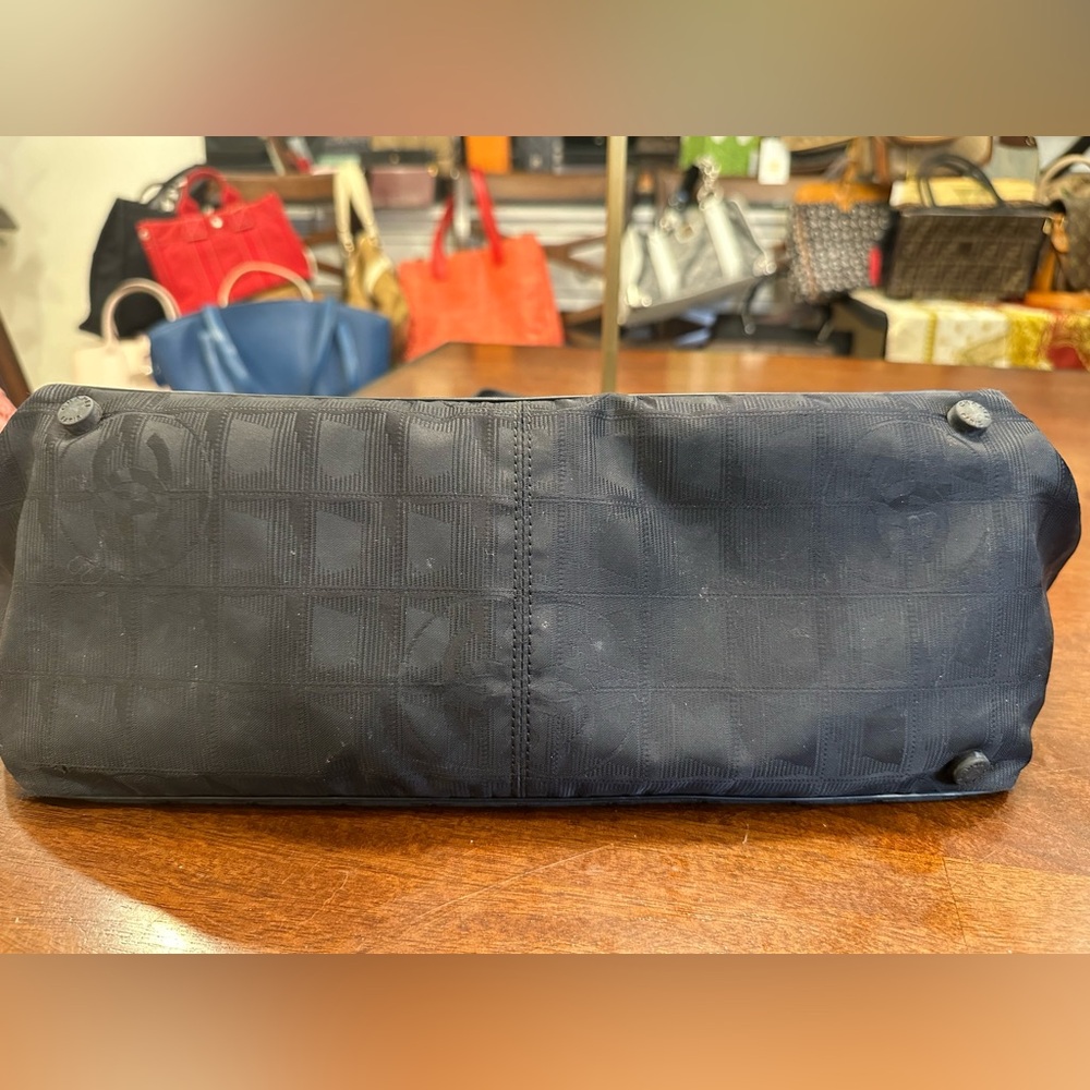 *Sold* Chanel black tote - Picture 3 of 11